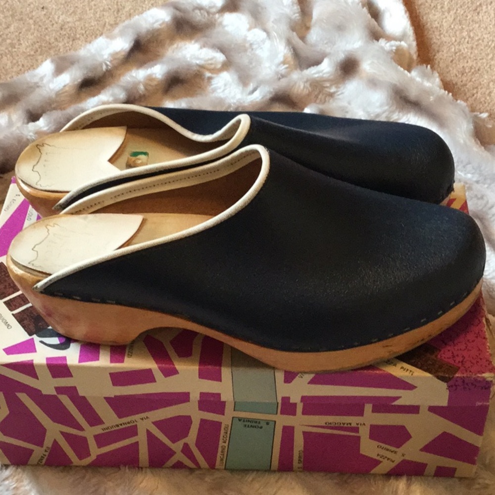 Vintage wooden & leather clogs 38